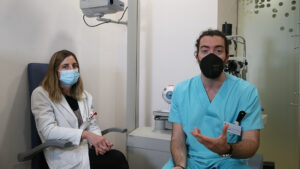 DR. Patricia Ferrer (Oftalmóloga) y Carlos Hernández (Optometrista)